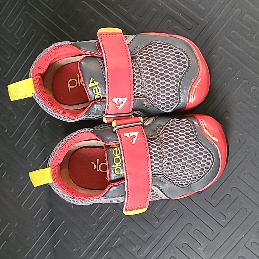 Plae shoes